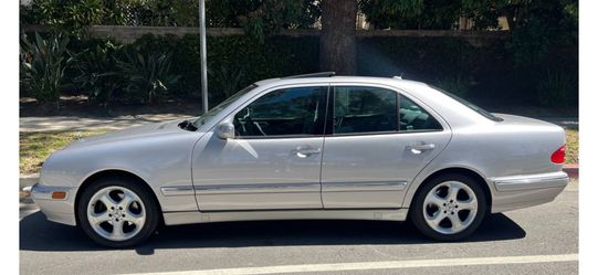 E 320 Mercedes Benz