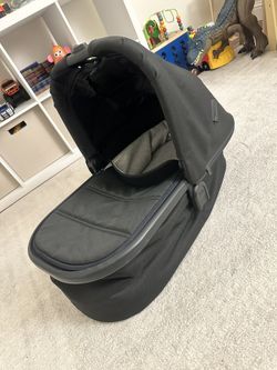 UPPA BABY VISTA V2 BASSINET