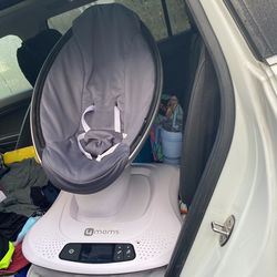 4 Moms Swing And Soothing Baby Musical Chair