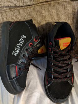 Boys size 2y brand new Levi's leather hi tops