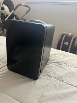 Facial Mini Fridge