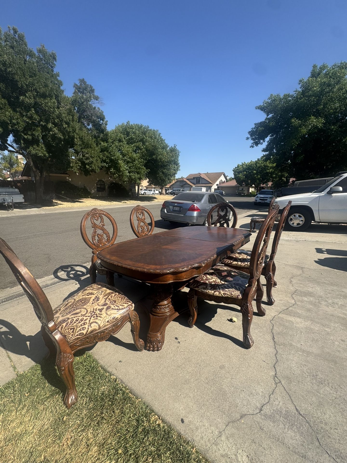 Dinning Table