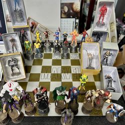 Eaglemoss Marvel Chess Collection Board & 32 Pieces