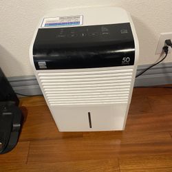KENMORE DEHUMIDIFIER 50 PINT