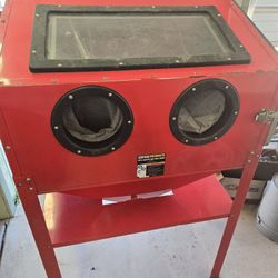 CENTRAL PNEUMATIC 40 Pound Blaster Cabinet