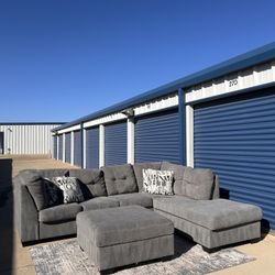 FREE DELIVERY 🚚 | Ashley Furniture Gray Sectional Set