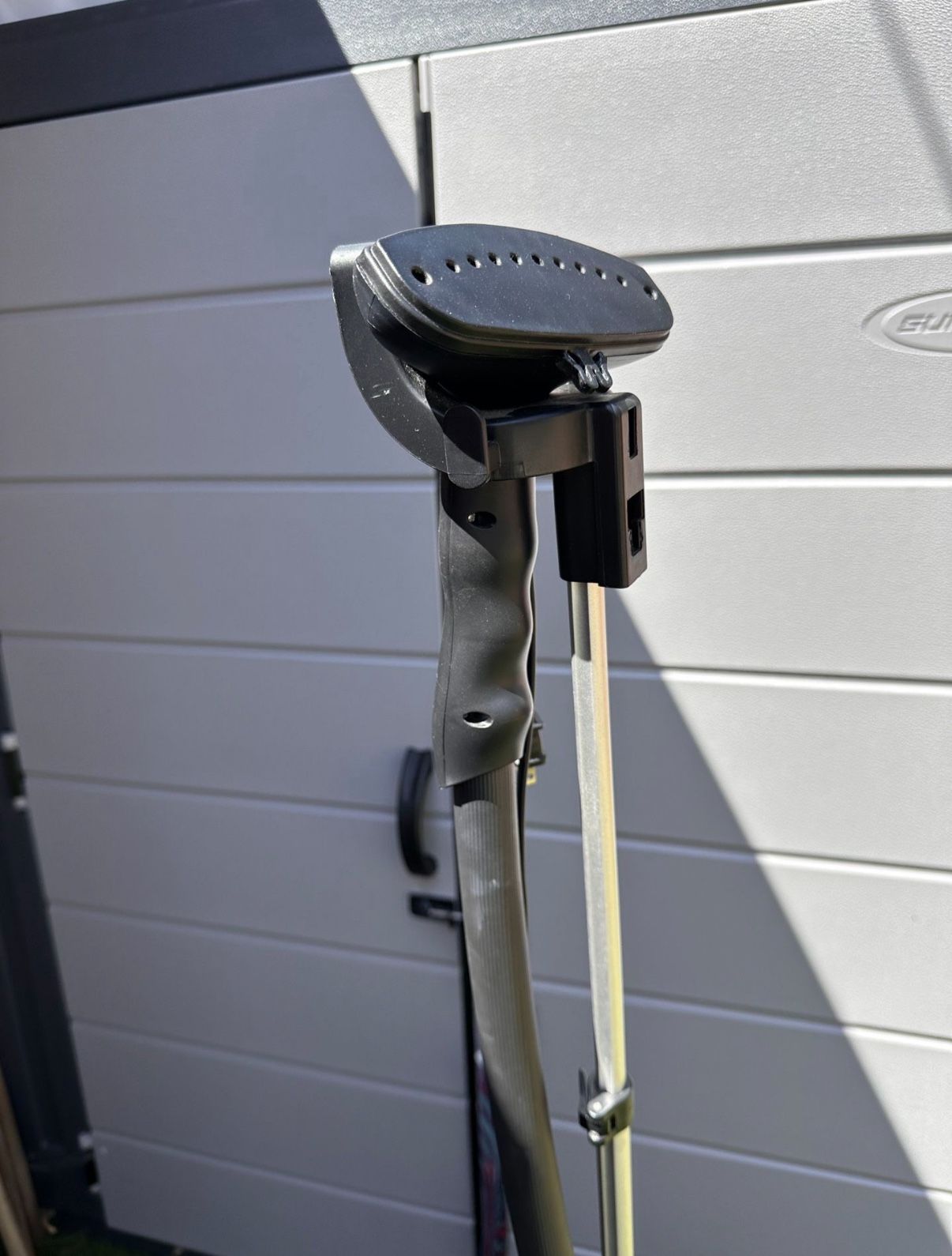 Clothes steamer