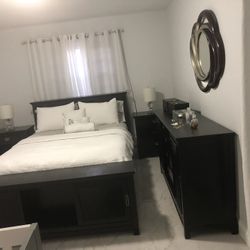 Queen Size Bedroom Set 