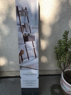 Bathroom leaning shelf - New