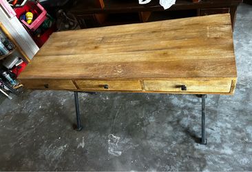 Pier 1 Desk