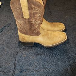 ARAIT Boots Size 8d