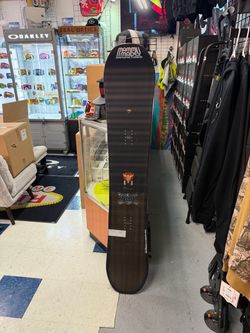 Arbor hybrid rocker 161 snowboard, certified with warranty located at Sin city snowboards