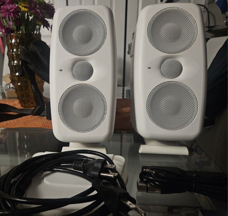 IK Multimedia iLoud MTM MKII Powered Studio Monitor Pair - White