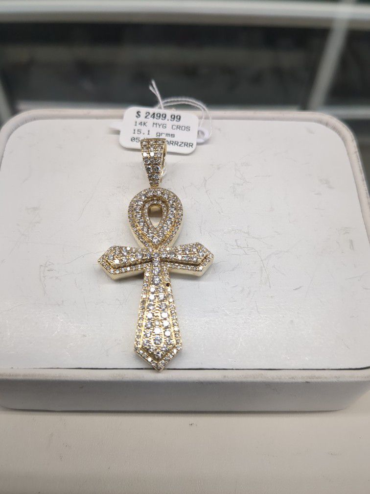14k Gold Diamond Pendant 15.1 Grams Layaway Available 10% Down If You Are Interested Please Ask For Maribel Thank You 