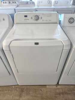 Maytag electric dryer 220v súper capacity In Excellent Working Condition
