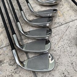 Left handed golf clubs