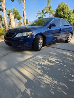 2011 toyota camry (Clean Title)