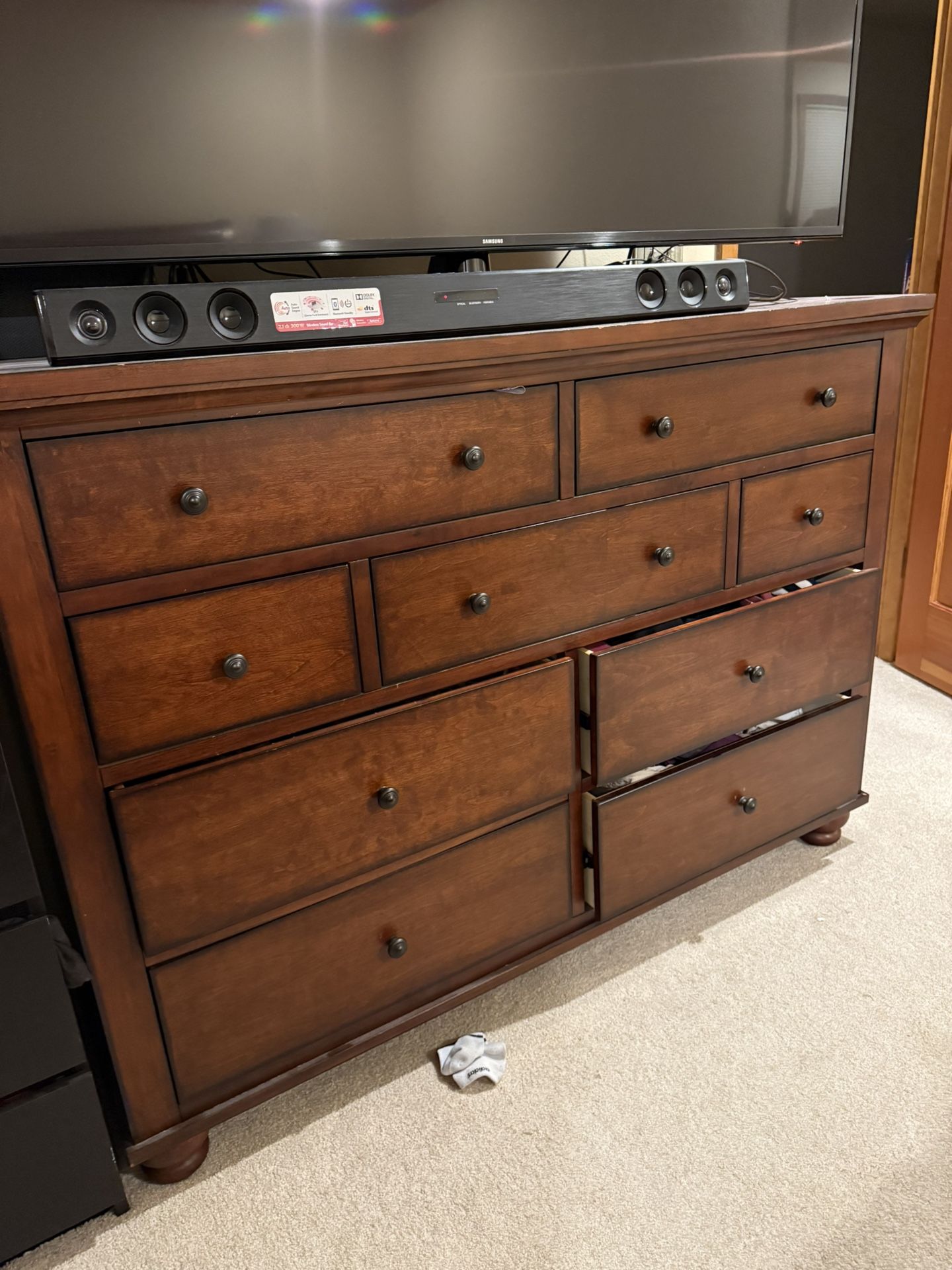 King Size 4 Piece Bedroom Set - Free