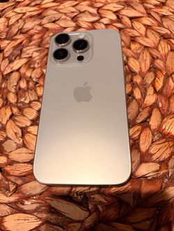 Unlocked Apple 🍎 iPhone 15 Pro (Natural Titanium) 128GB - Great Condition