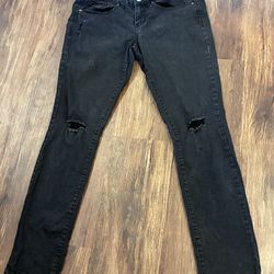 SO Women’s Size 9 Black Distressed Skinny Jeans