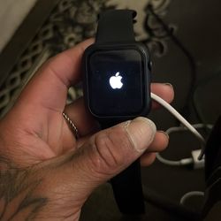 Apple Watch SE 2 like new with charger unlocked