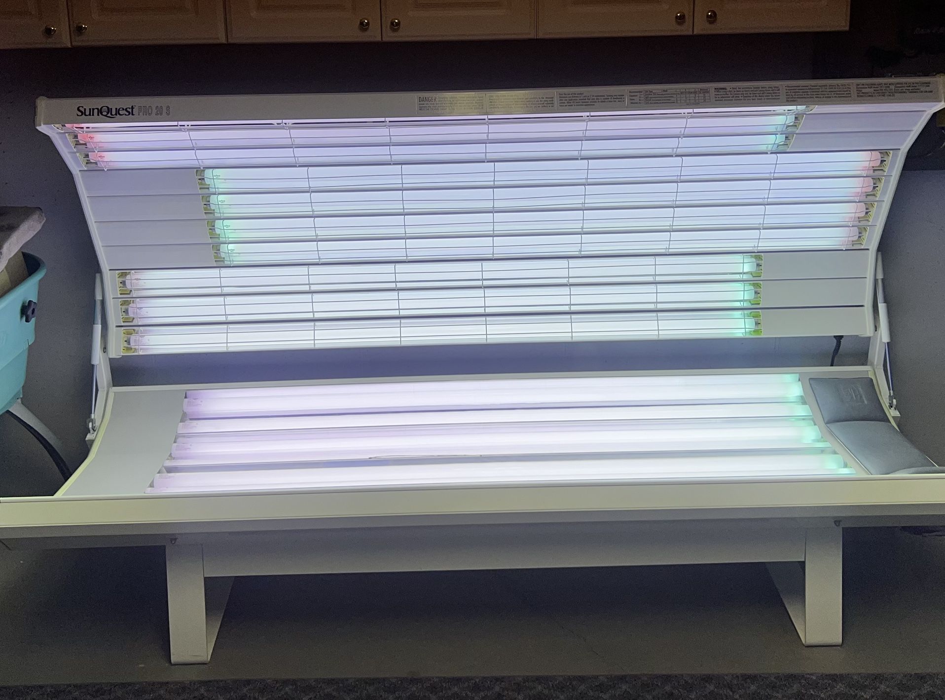 FREE SunQuest Pro 20 S Tanning Bed W/ Wolff DiamondSun Lamps