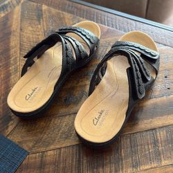 Size 6 Black Leather Clark’s Sandles 