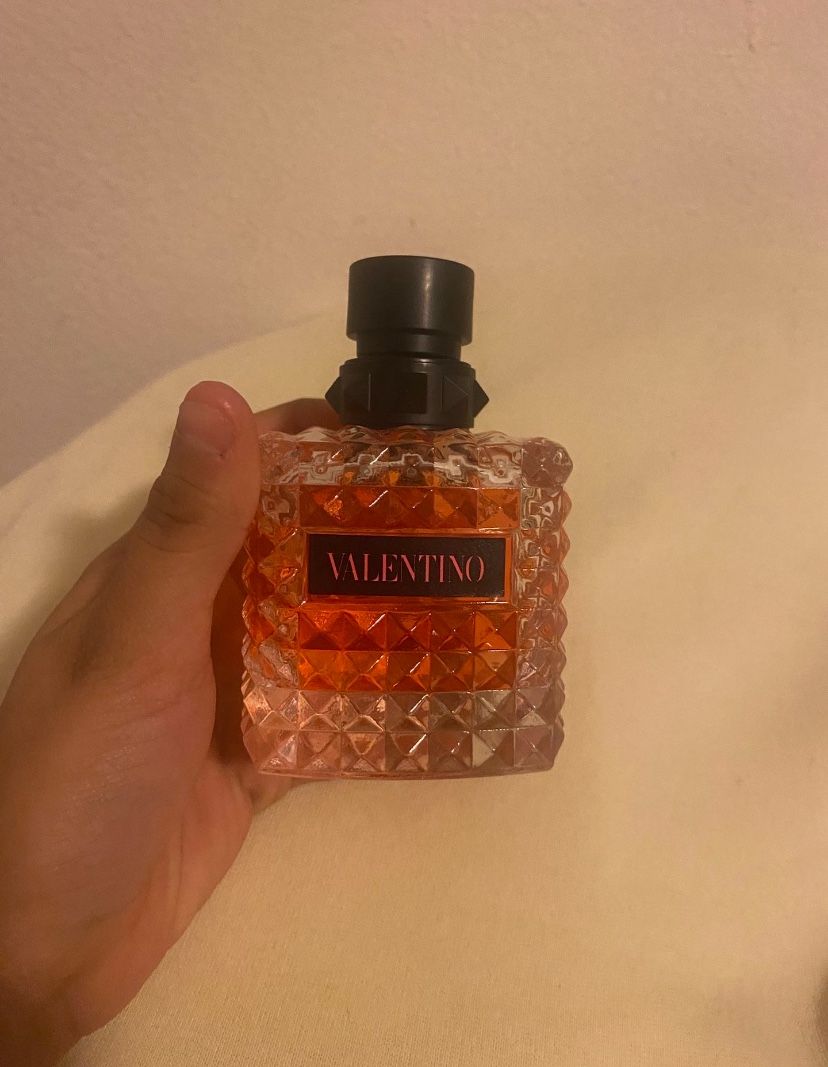 WOMEN VALENTINO PERFUME NEED IT GONE!! 3.4oz