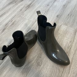 Rain Boots Green Size 6