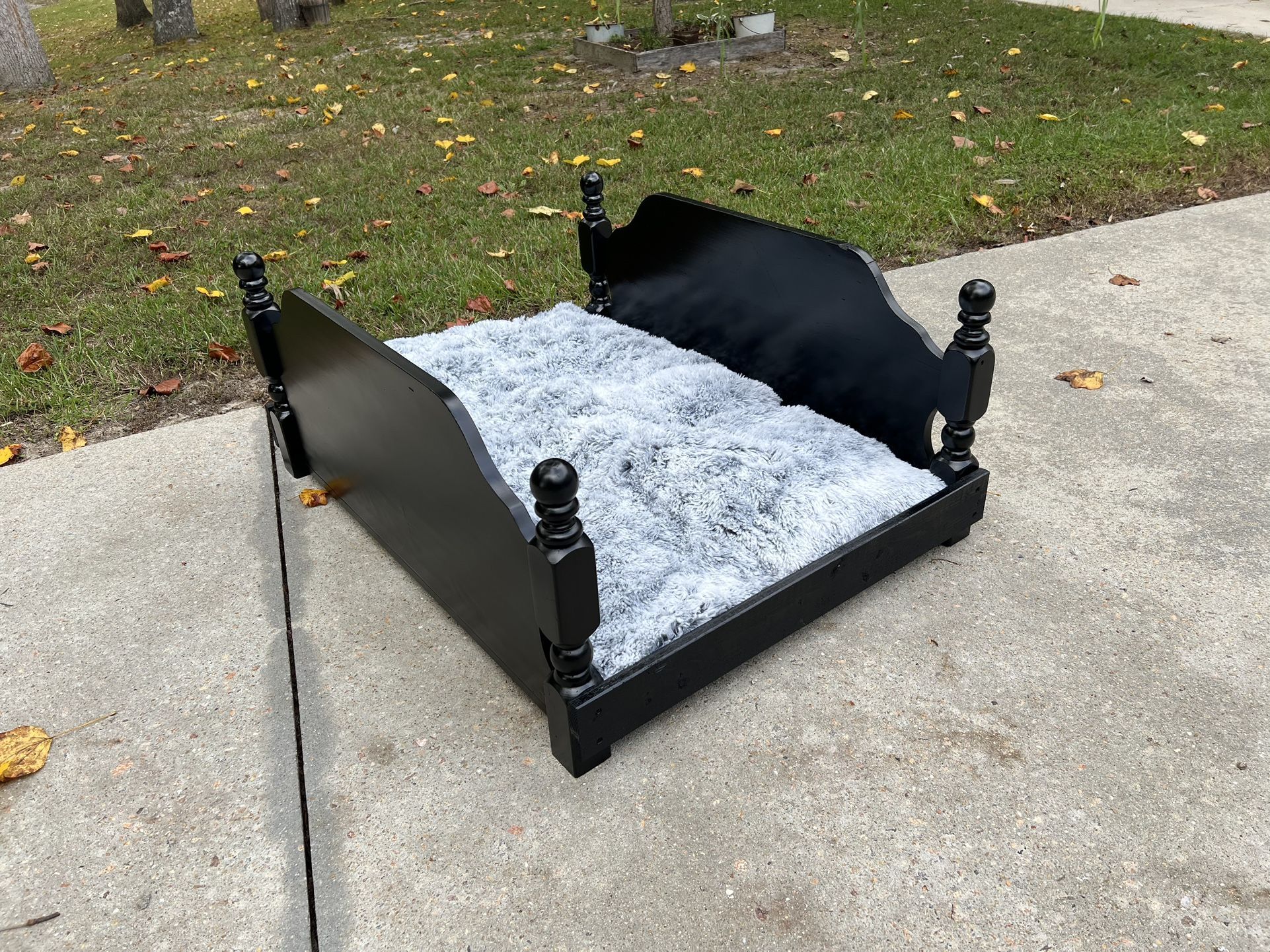 Recycled Vintage Farmhouse Dog Bed