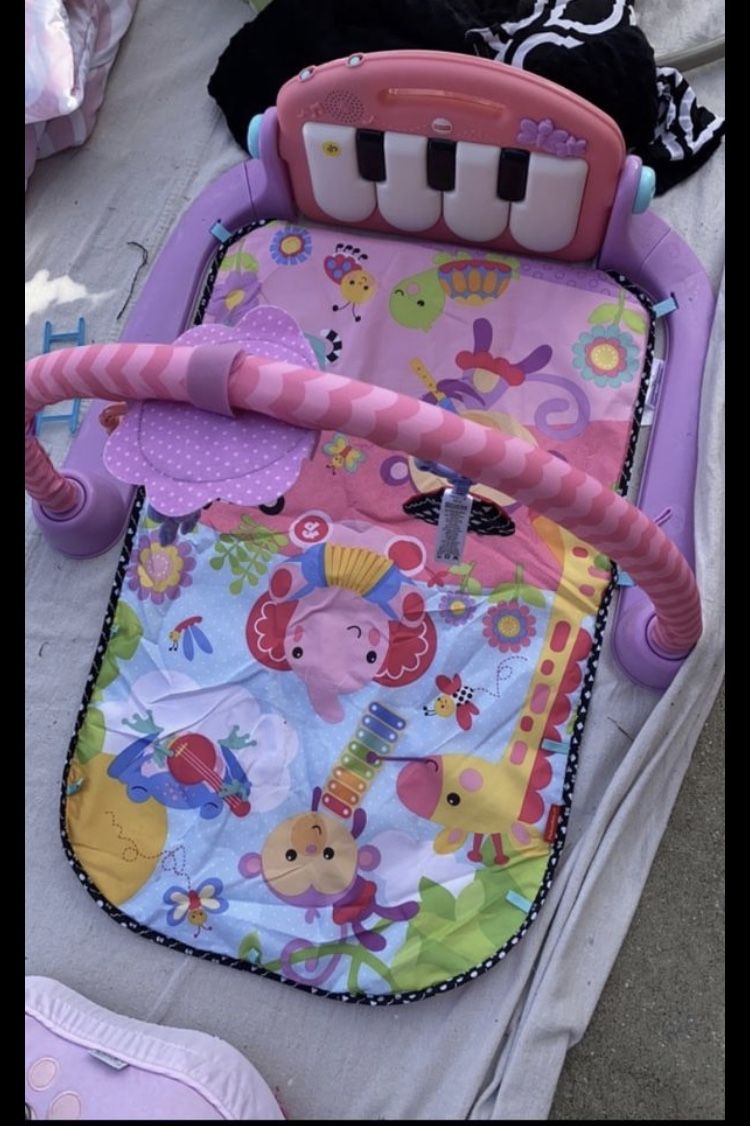 Baby kick piano