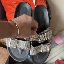 🥳Excellent Condition Szs 6,  6.5,  7,  7.5,  10  SALE ONLY  $1 And $3 🍀