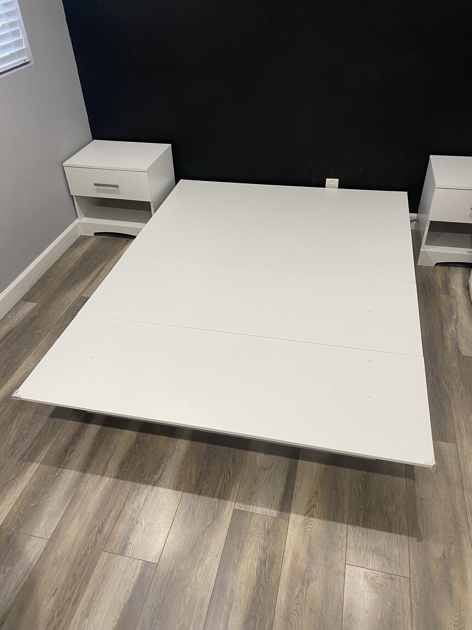 4 Piece Bedroom Set (Queen)