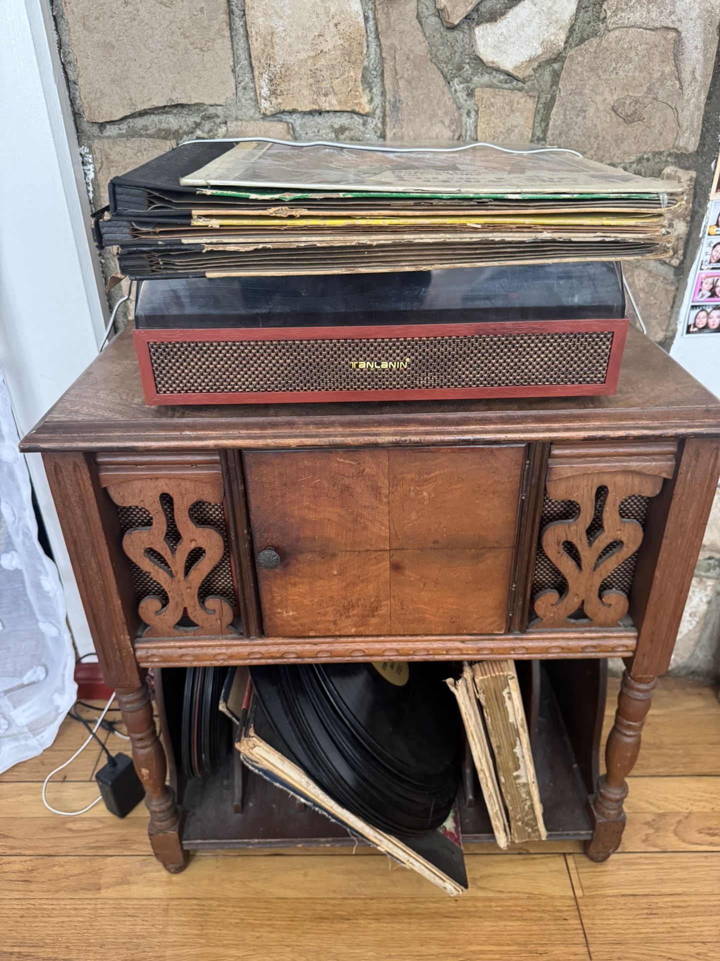 Record Player With Speakers And Stand