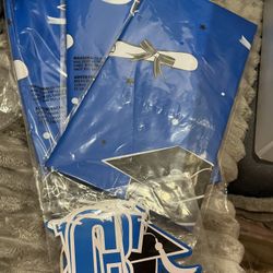 3 Graduation Table Covers With A Small Banner 