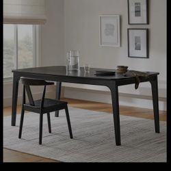 Plumas Dining Table Black