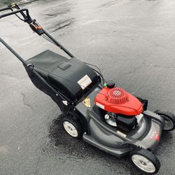 Honda Commercial Gas Self Propelled Lawnmower 