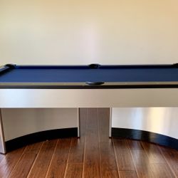 Beautiful Golden West pool table 