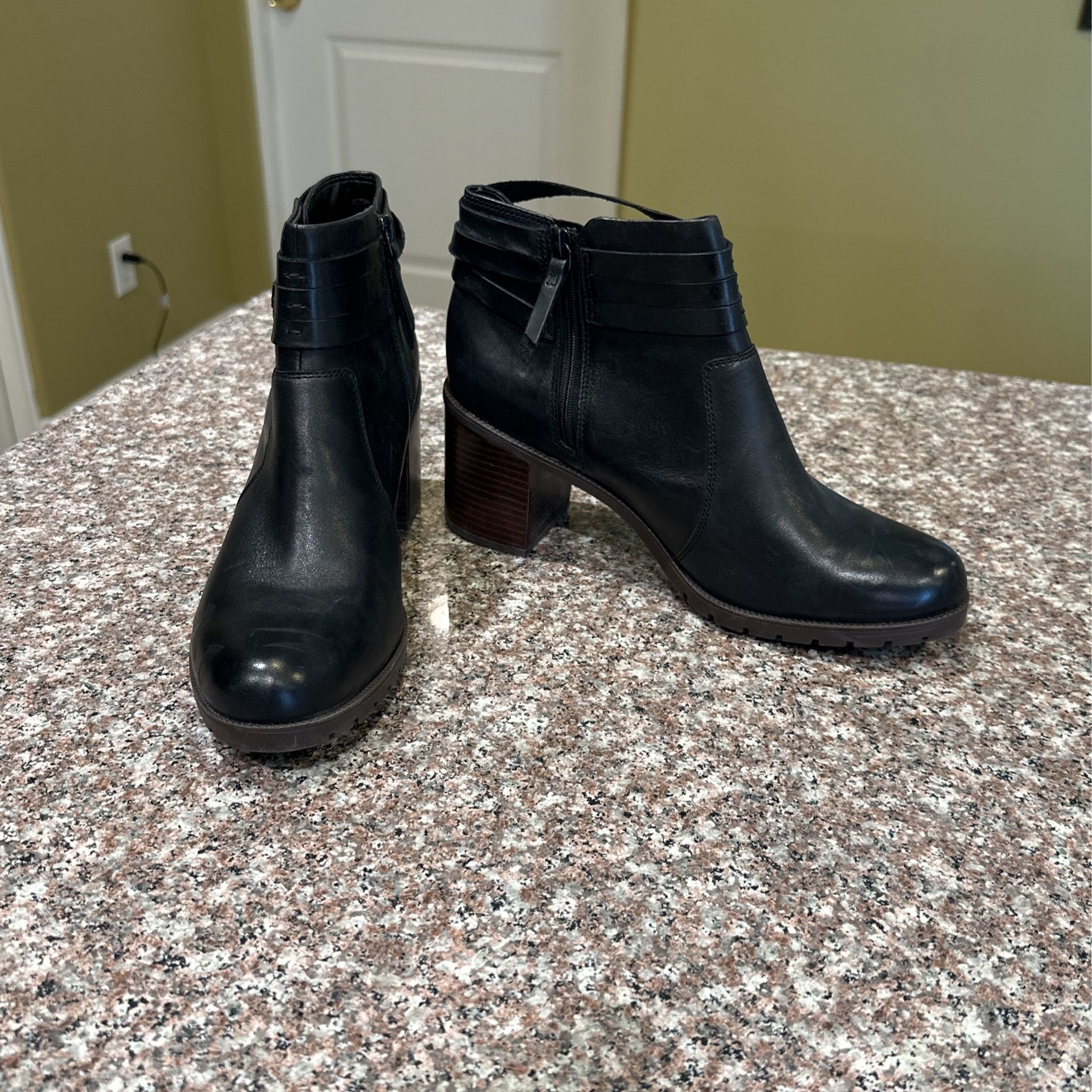 Clarks Artisan “Malvet Maria” Size 12 Black Leather Ankle Boot