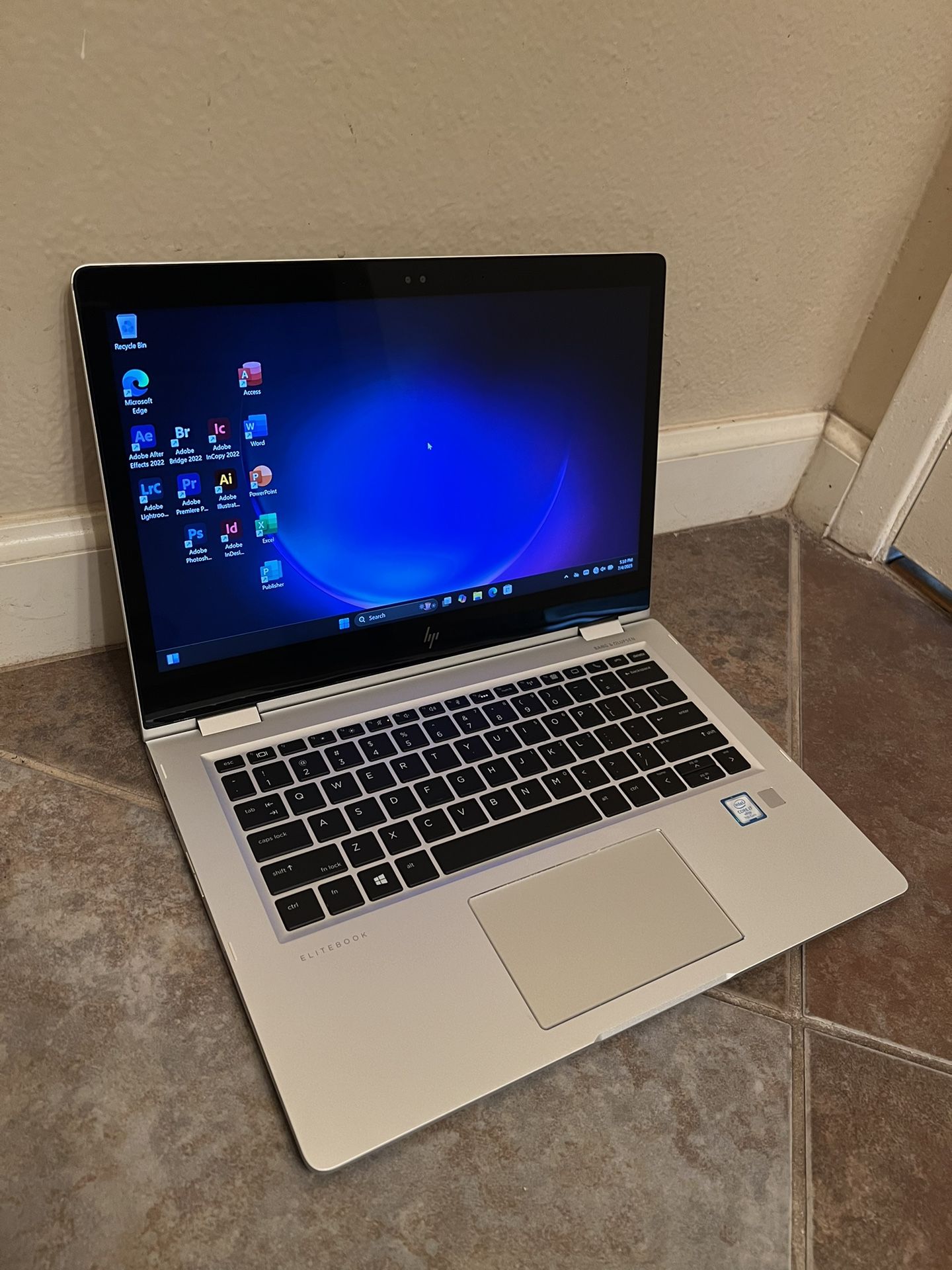 HP 14" i7 Laptop-16GB RAM, 256GB SSD-MS Office & Adobe Suite charger touchscreen - LIKE NEW