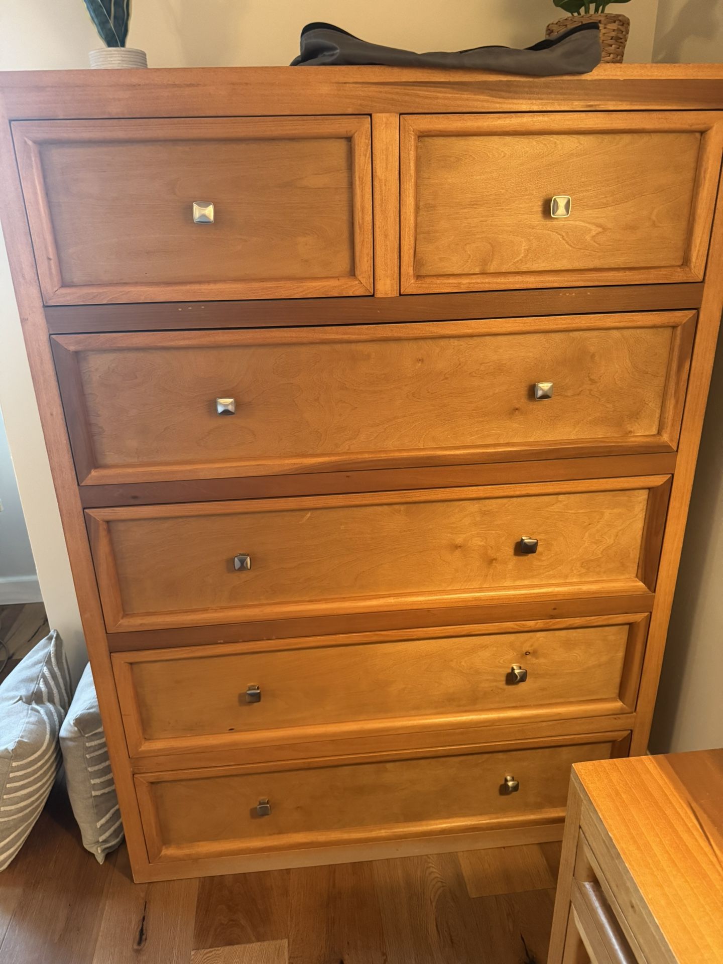 Solid Wood 5 Piece Bedroom Set