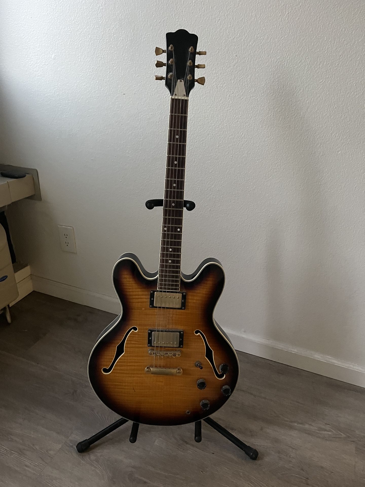 Used Hollow Body Guitar for Sale in Los Angeles, CA OfferUp