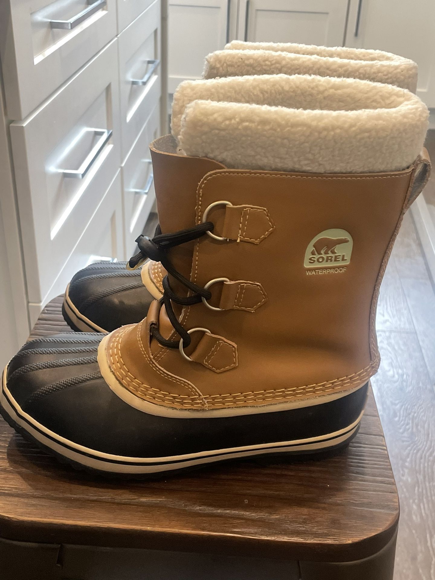 Sorel Youth Snow Boots Size 6
