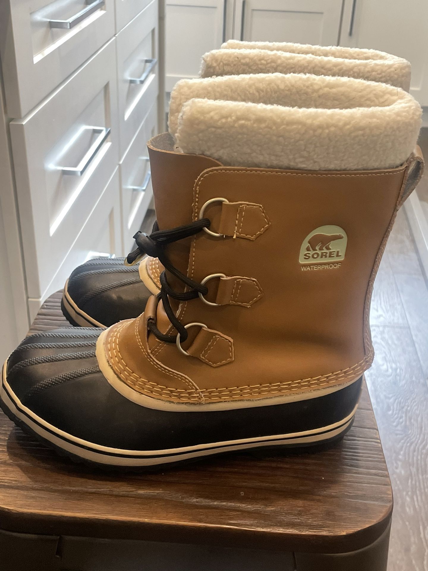 Sorel Youth Snow Boots Size 6 