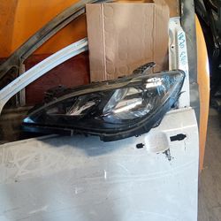 2017 - 2020  Chrysler Pacifica Left Headlight