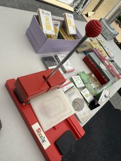 Die Cut Machine Sizzix with Lots Of Die Cutters