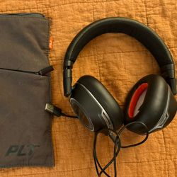 Poly Voyager 8200 UC Noise-Cancellation & Bluetooth