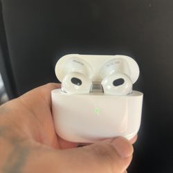 Apple AirPods (3rd Gen) Model A2564 – Great Condition