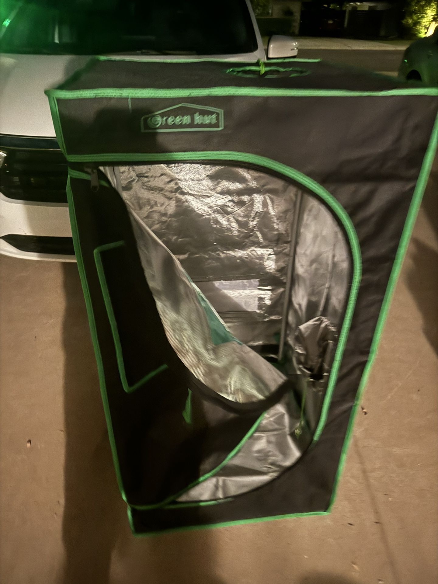 Green Hut Grow Tent And Led Grow Light 