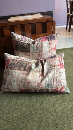 2 pottery Barn decorative pillows